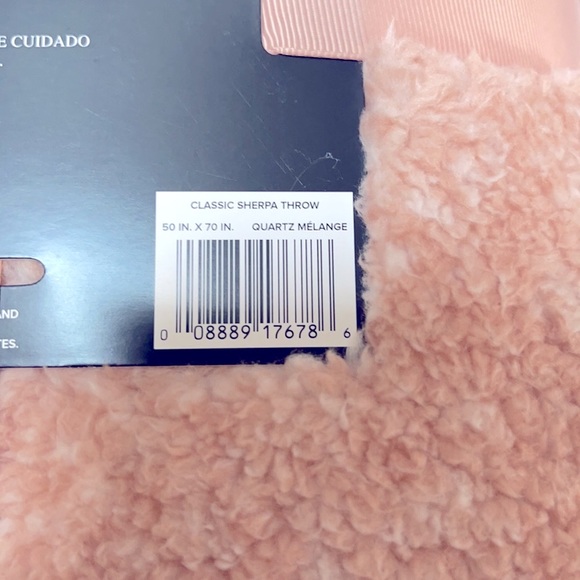 UGG Sherpa throw, Classic Sherpa Throw - Picture 8 of 8